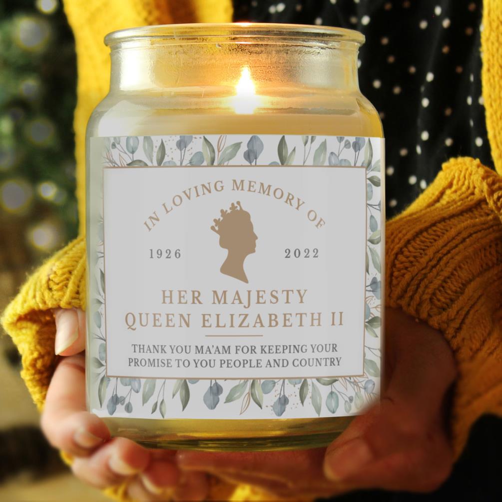 Personalised Queens Commemorative Large Vanilla Scented Candle Jar Extra Image 2